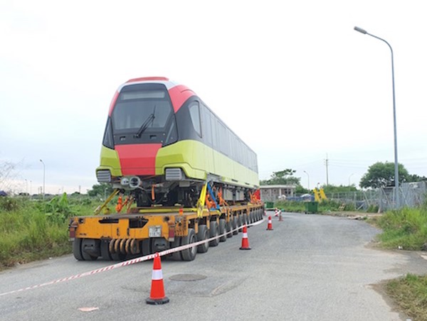 Hà Nội: Đoàn tàu đầu tiên tuyến đường sắt đô thị về đến Depot Nhổn