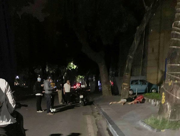 Hà Nội: Xe máy đâm gốc cây lúc rạng sáng, 2 cô gái trẻ thương vong ở bờ Hồ