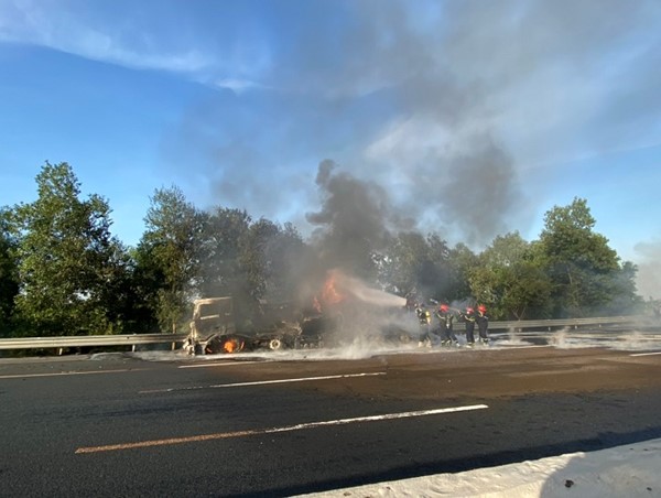 Xe bồn phát nổ trên cao tốc Hải Phòng – Hà Nội