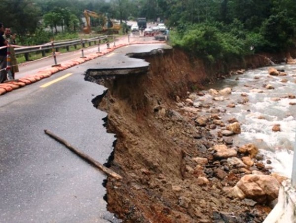 Bão số 8 hướng thẳng miền Trung, Bộ Giao thông Vận tải ra công điện khẩn