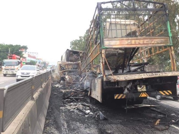 Tai nạn giao thông mới nhất hôm nay 26/10: Hai xe bốc cháy dữ dội trên quốc lộ 1A