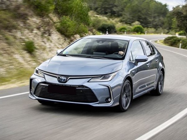 Giá xe ô tô hôm nay 27/10: Toyota Corolla Altis thấp nhất 733 triệu dồng