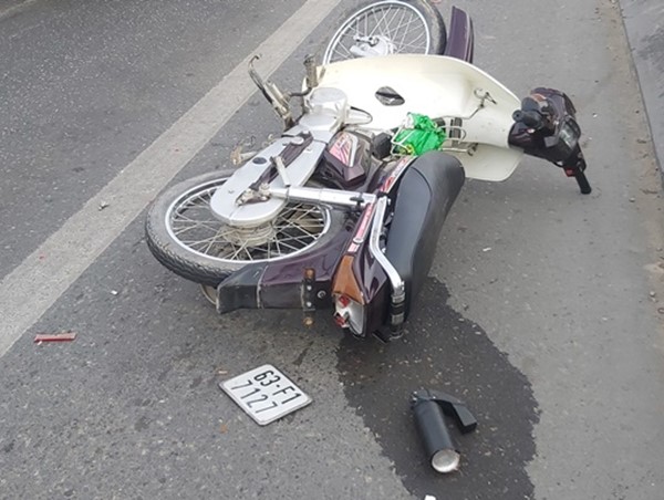 Điều tra nghi vấn nam thanh niên đi xe máy bị chém gục trên cầu Rạch Miễu