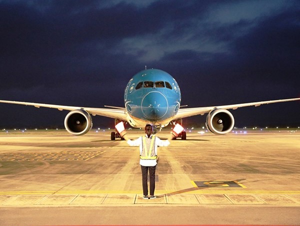 Liên tiếp các vụ máy bay lăn quá vạch dừng: Cảnh báo về an toàn bay