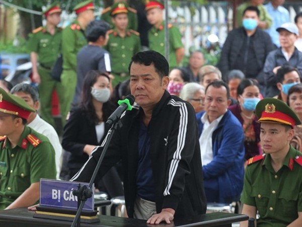 Rút súng dọa bắn lái xe tải ở Bắc Ninh, giám đốc lĩnh 18 tháng tù giam