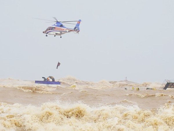 Chuyện cứu hộ bằng trực thăng