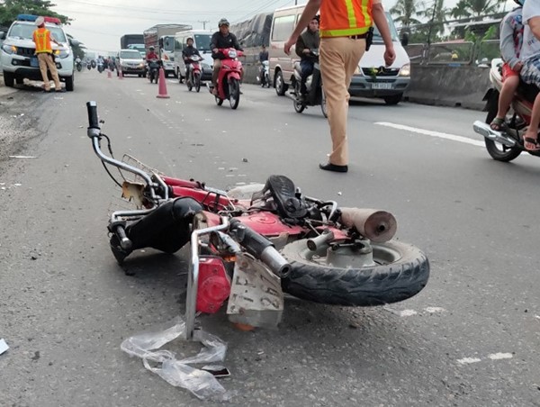 Người đàn ông bị xe khách tông chết thảm trên quốc lộ 1