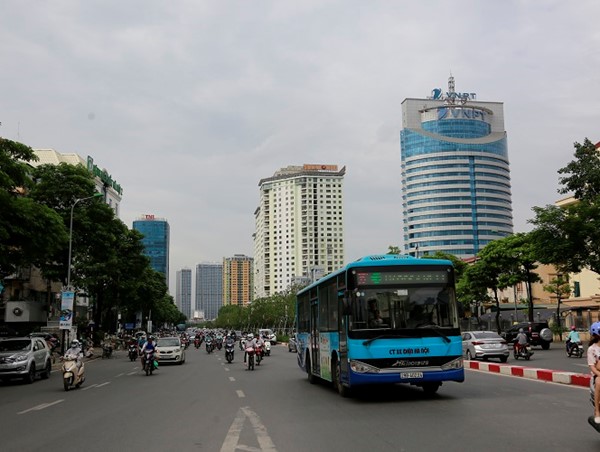 Xe buýt Hà Nội: Thách thức và cơ hội