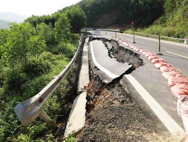 Chủ động duy tu, bảo dưỡng đường trước diễn biến phức tạp của mưa lũ