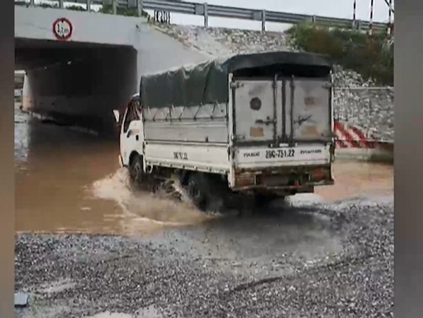 Bất cập hầm chui cao tốc Pháp Vân - Cầu Giẽ