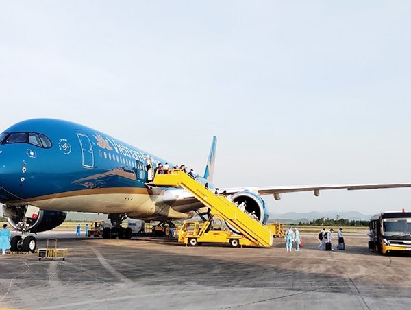 Nhiều chuyến bay ở Nam Trung Bộ bị hủy do ảnh hưởng bão số 10