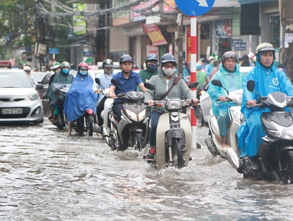 Làm gì để giảm thiểu úng ngập tại Hà Nội trong mùa mưa?