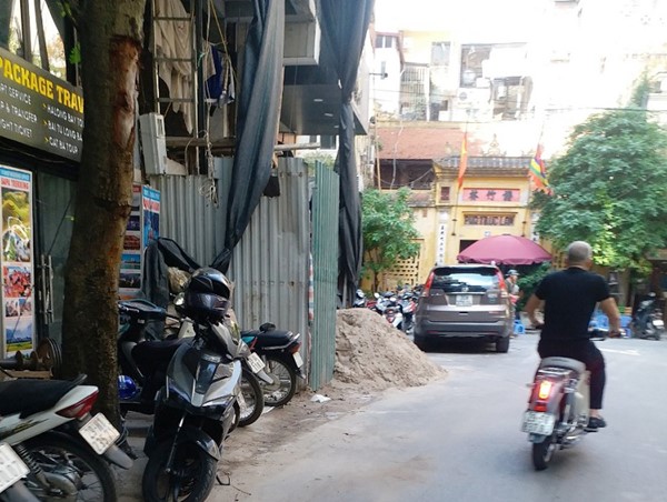 Tại quận Hoàn Kiếm: Bãi gửi xe ngang nhiên thu tiền trái quy định