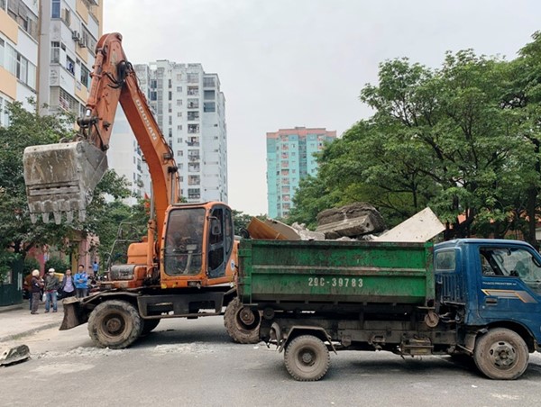 Giải tỏa điểm đỗ xe không phép tại Khu đô thị Trung Hòa - Nhân Chính