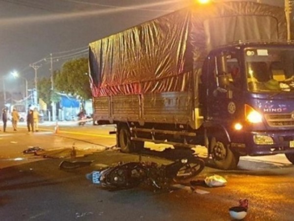 Va chạm với xe tải, bé gái 14 tuổi tử vong tại chỗ
