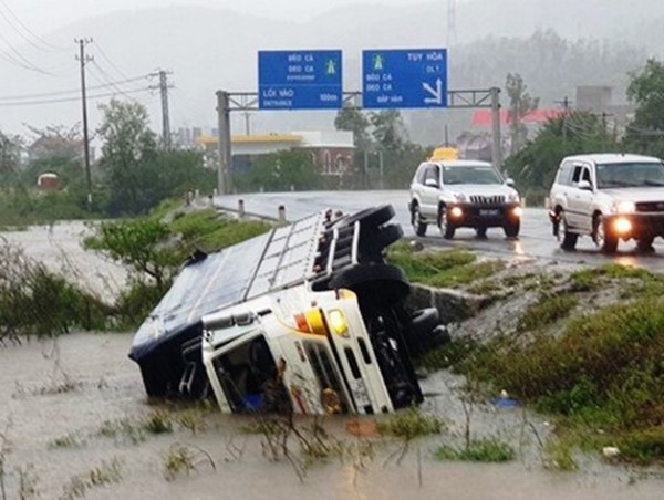 Bão 13 chuẩn bị đổ bộ, ngành giao thông phải làm gì để đối phó với thiên tai?