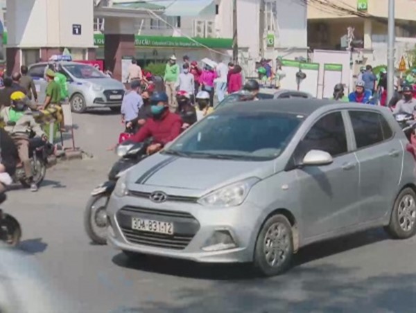 Bất cập giao thông trước cổng bệnh viện