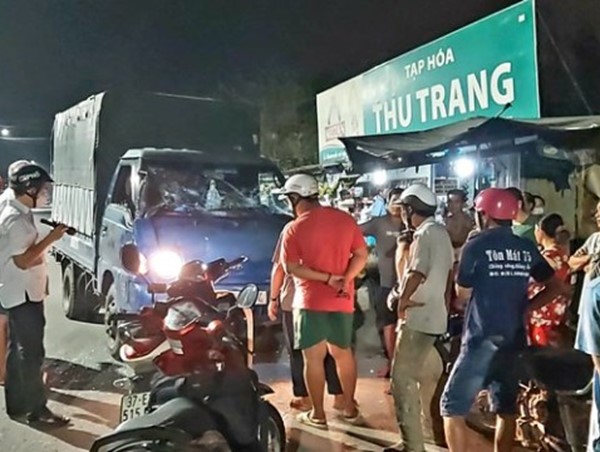 Khẩn trương làm rõ vụ việc nhóm thanh niên chặn đầu đập phá xe tải