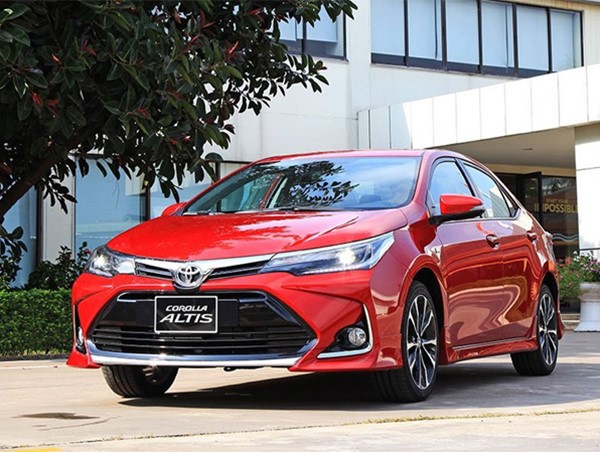 Giá xe ô tô hôm nay 15/11: Toyota Corolla Altis thấp nhất 733 triệu đồng