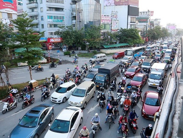 Giảm ùn tắc giao thông: Chú trọng đầu tư phát triển kết cấu hạ tầng 
