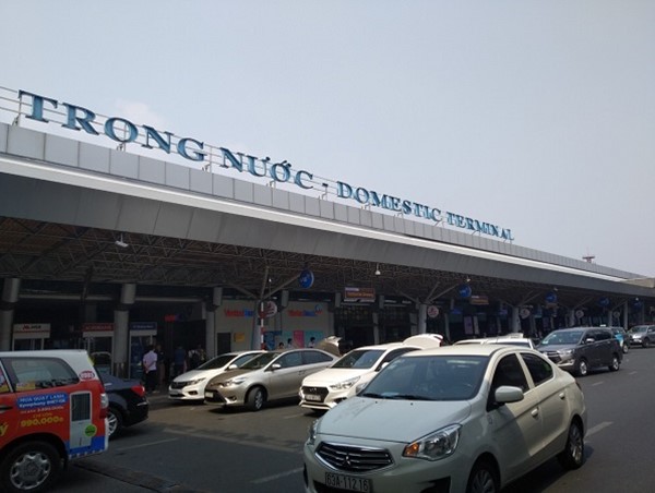 Taxi công nghệ hoạt động không bình đẳng khi đón trả khách trong sân bay