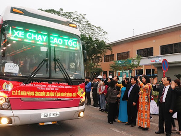 Hà Nội: Tổ chức xe ô tô miễn phí đưa công nhân lao động về quê đón Tết Nguyên đán Tân Sửu