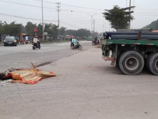 Va chạm với xe đầu kéo, một người thương vong