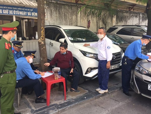 Hà Nội quyết liệt xử lý ô tô cá nhân dừng, đỗ sai quy định