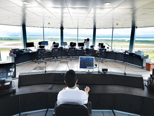 Khi phi công "phớt lờ" huấn lệnh kiểm soát không lưu