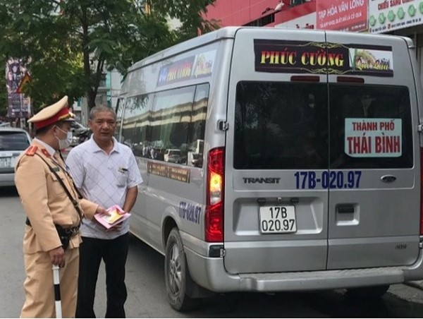 Xe khách liên tỉnh dừng đỗ, đón trả khách sai quy định: Cần có giải pháp đồng bộ