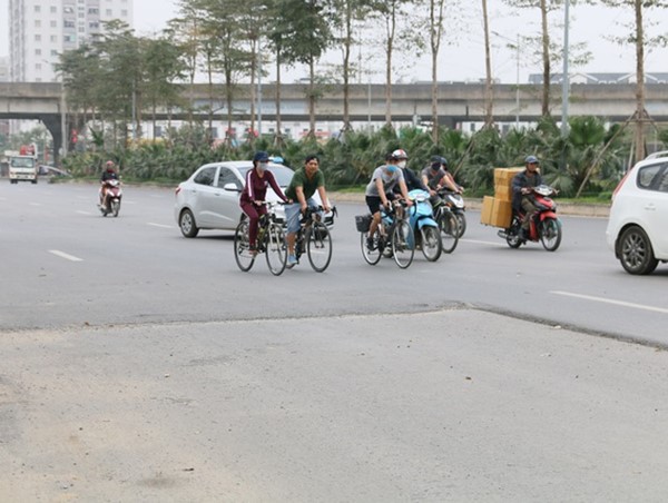 Đóng làn xe thô sơ đường Nguyễn Xiển - Xa La trong 2 tháng