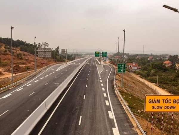 Vì sao Bộ Giao thông Vận tải xin chuyển tiếp hai dự án thành phần cao tốc Bắc – Nam sang đầu tư công?