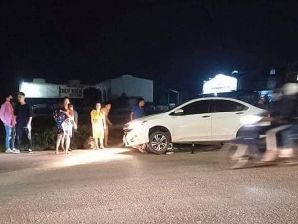 Hà Nội: Ô tô đâm liên tiếp khiến 2 phụ nữ bị thương nặng, tài xế bỏ chạy