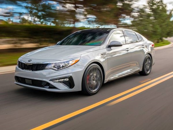 Giá xe ô tô hôm nay 28/11: Kia Optima dao động từ 759 - 919 triệu đồng