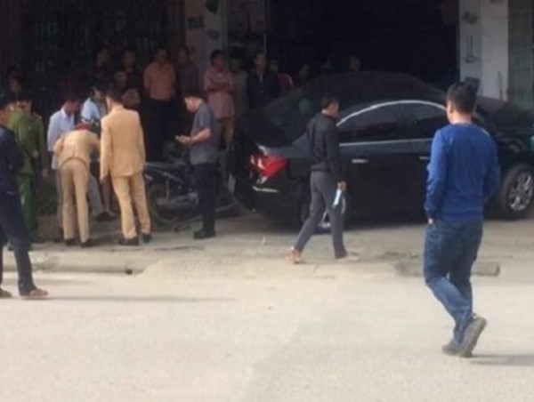 Tài xế ô tô trình diện sau khi tông chết 2 cha con