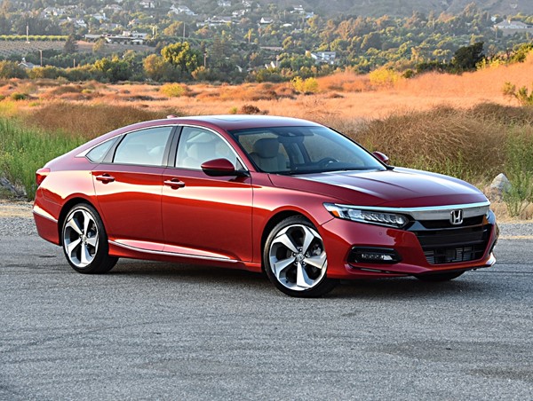 Giá xe ô tô hôm nay 1/12: Honda Accord có giá 1.319-1.329 triệu đồng