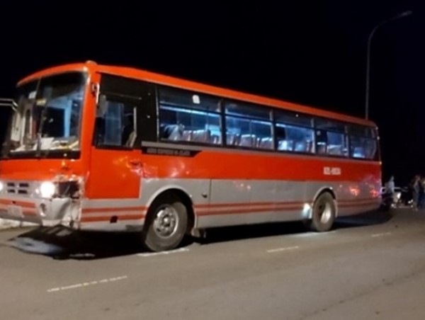 Xe máy tông trực diện ô tô khách, người đàn ông tử vong tại chỗ