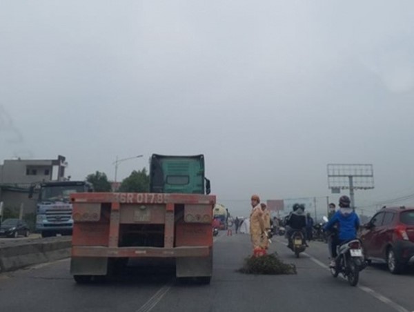 Xe tải tông xe máy, 1 phụ nữ tử vong tại chỗ