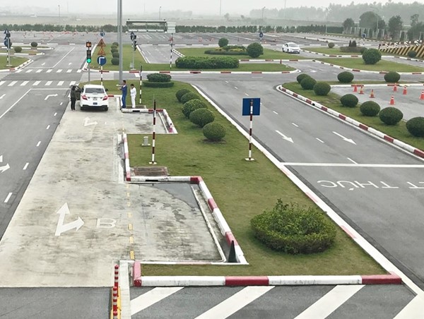 Kiểm tra đột xuất việc sát hạch cấp bằng lái xe