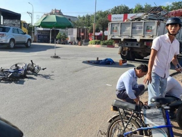 Nữ sinh tử vong thương tâm khi đi học về