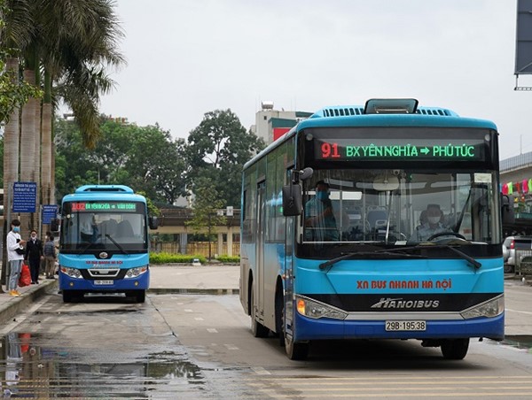 Cần xây dựng làn đường riêng dành cho xe buýt