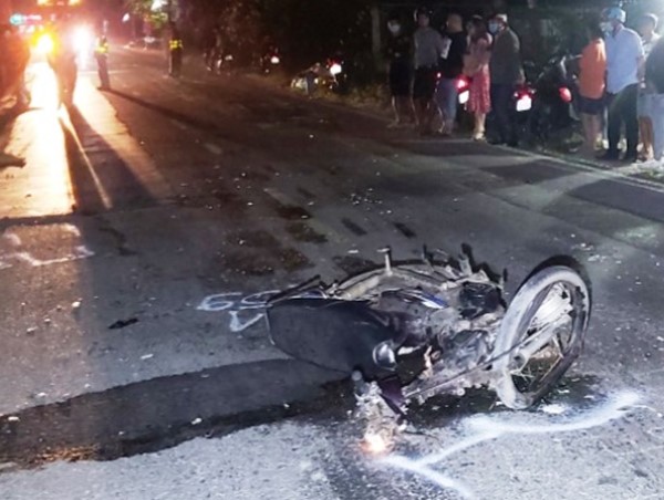 2 xe máy đấu đầu khiến 2 người chết tại chỗ, 1 người đang nguy kịch