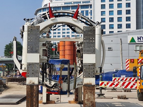 Lắp đặt máy đào hầm TBM đầu tiên tuyến metro đoạn Nhổn - Ga Hà Nội