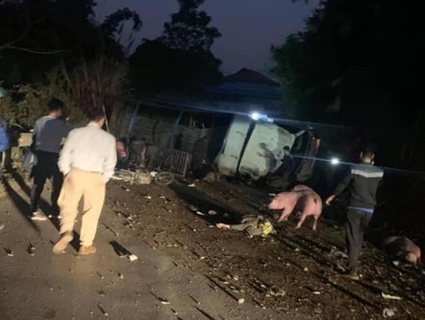 Xe tải đè tử vong 2 người đi xe máy