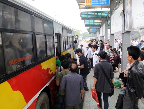 Xe buýt Hà Nội: Góp phần tích cực xây dựng, phát huy văn hóa giao thông