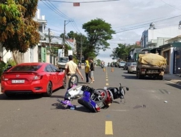 Nữ phóng viên bị xe tải tông tử vong