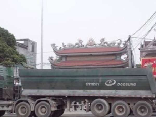 Người đàn ông bị xe “hổ vồ” tông tử vong