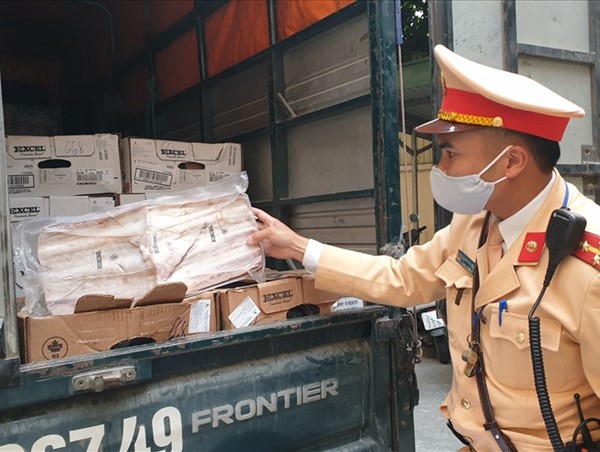 Ngăn chặn hơn 1 tấn thịt bò hết hạn sử dụng chuẩn bị đưa về Hải Phòng tiêu thụ