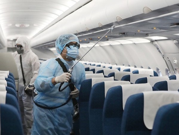 Khách hủy chuyến tăng gấp đôi sau vụ tiếp viên hàng không làm lây lan Covid-19