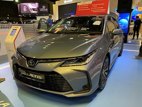 Giá xe ô tô hôm nay 13/12: Toyota Corolla Altis thấp nhất 733 triệu đồng